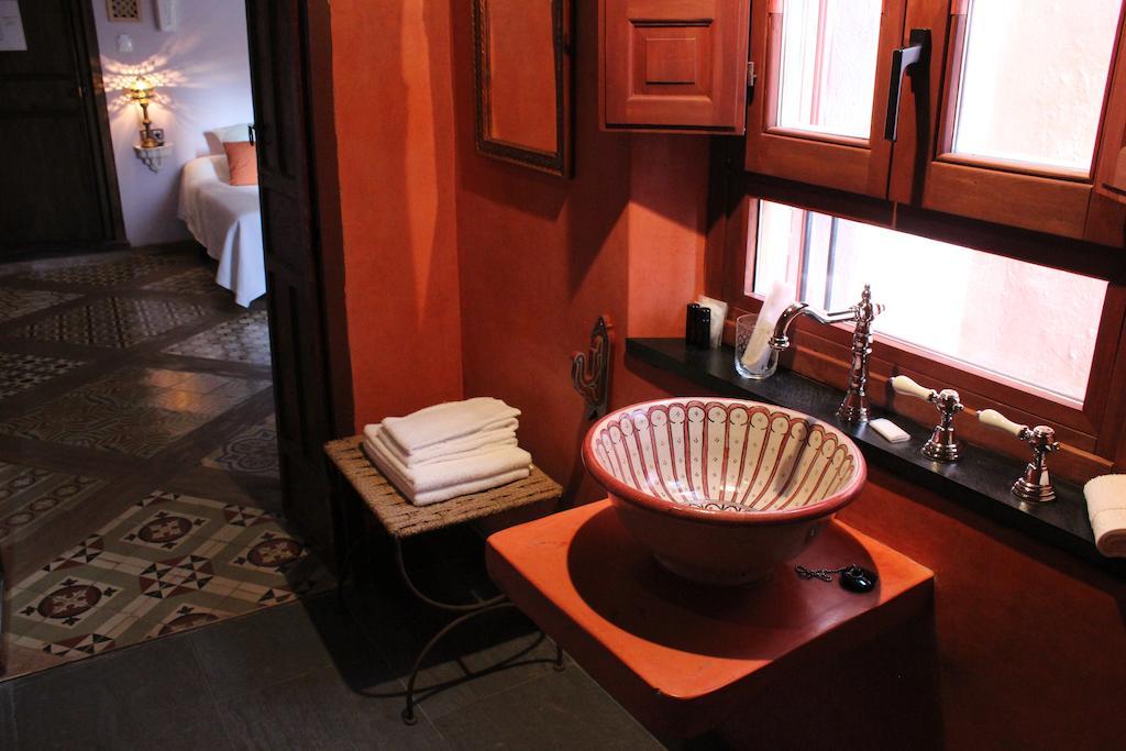 Hotel La Boheme Caces Стая снимка