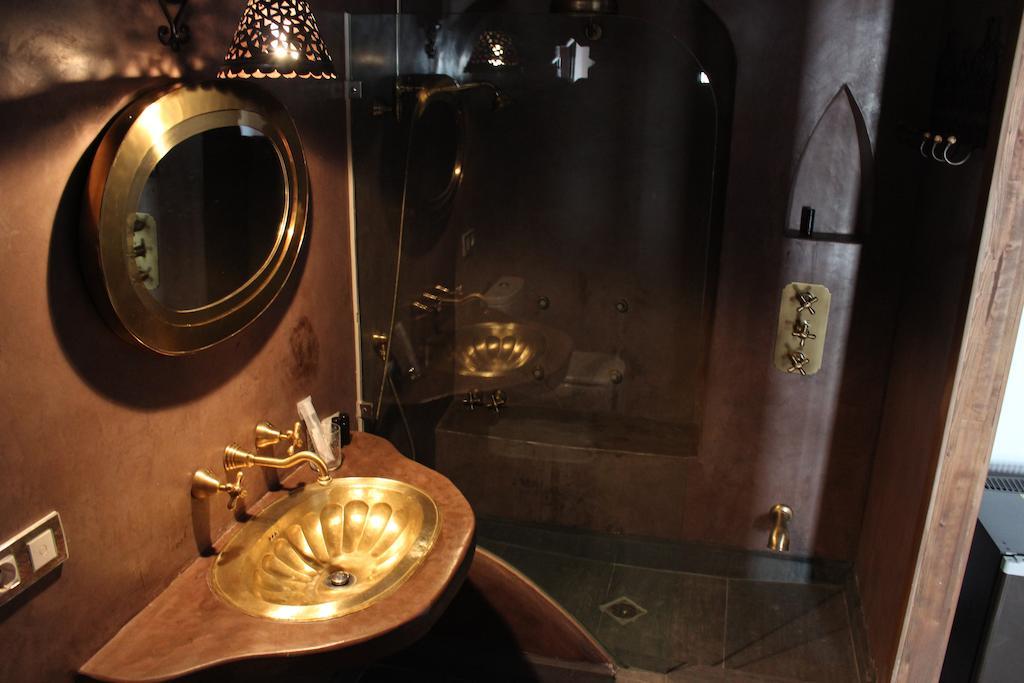 Hotel La Boheme Caces Стая снимка