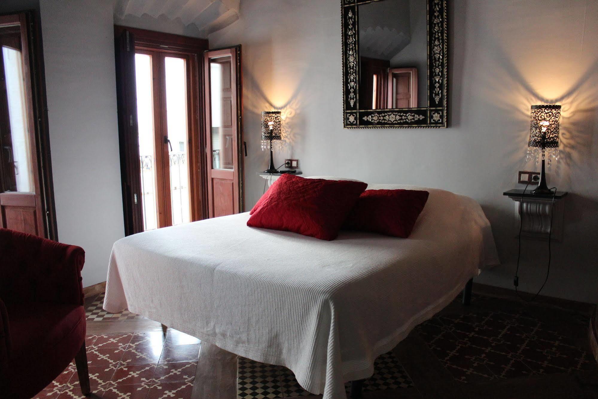 Hotel La Boheme Caces Екстериор снимка