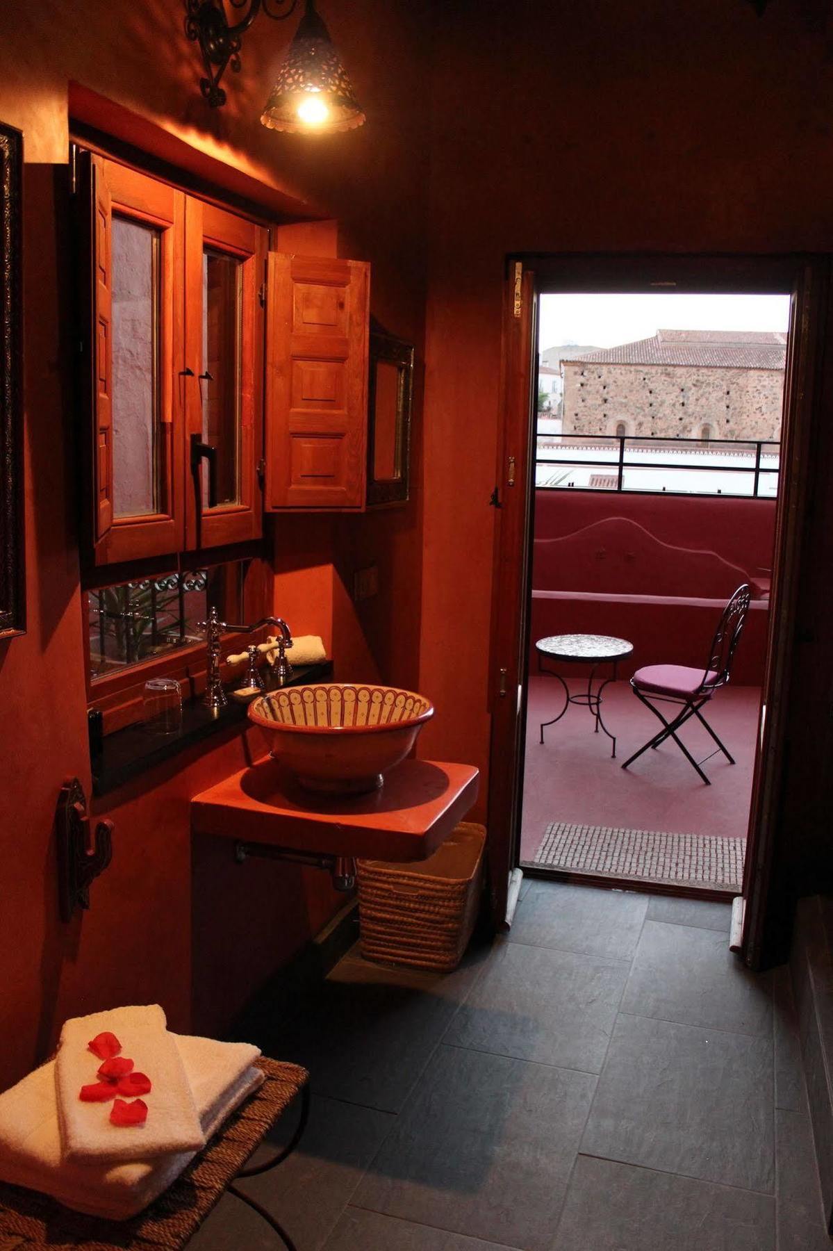 Hotel La Boheme Caces Екстериор снимка