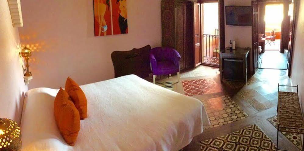 Hotel La Boheme Caces Екстериор снимка