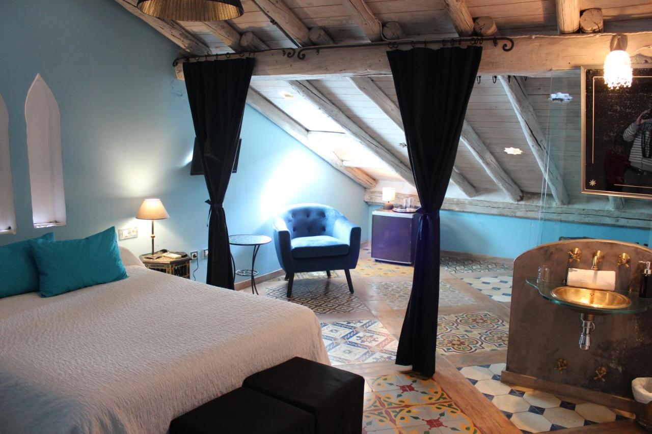 Hotel La Boheme Caces Екстериор снимка